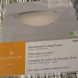 Flush mount ceiling fixture